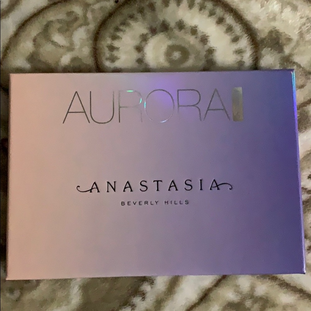 Aurora Anastasia Beverly Hills Glow Kit